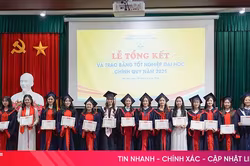 Trường Đại học Hà Tĩnh trao bằng tốt nghiệp cho 389 sinh viên